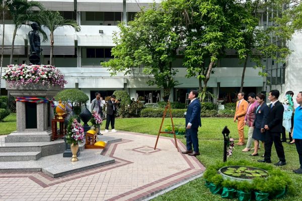 LINE_ALBUM_13668_250613_102