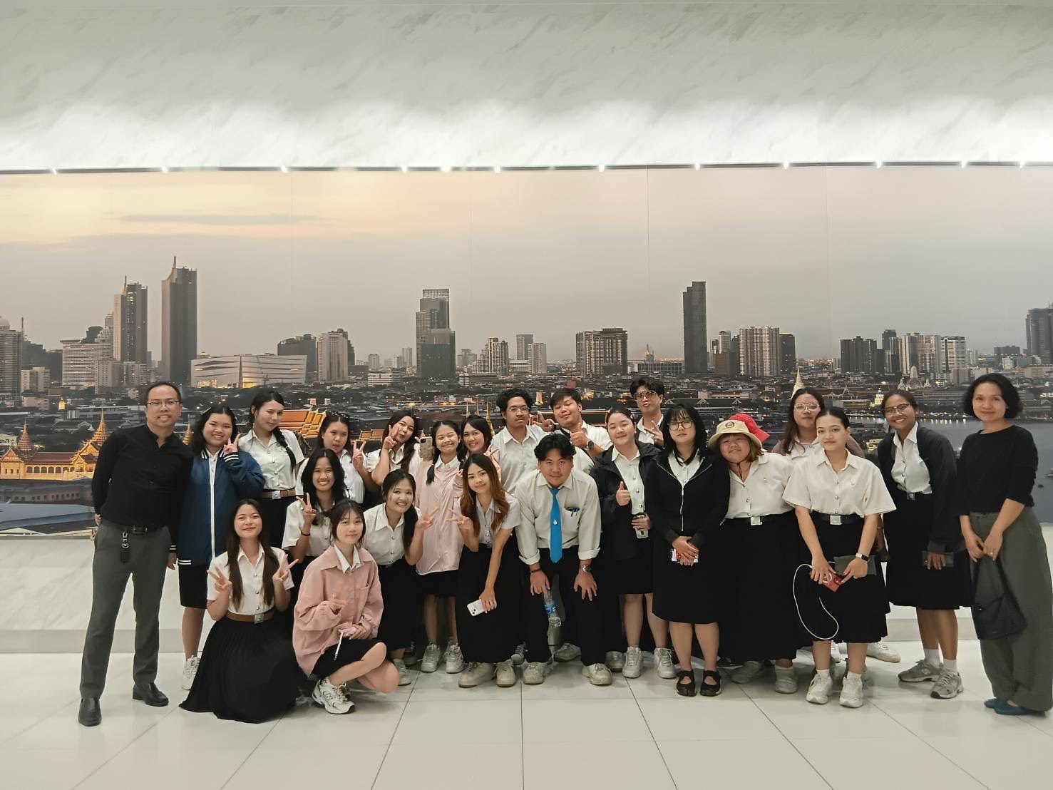 วิชาภาษาอังกฤษสำหรับมัคคุเทศก์ ออกฝึกปฏิบัติภาคสนามเรื่องการบรรยายทัวร์แก่นักท่องเที่ยว